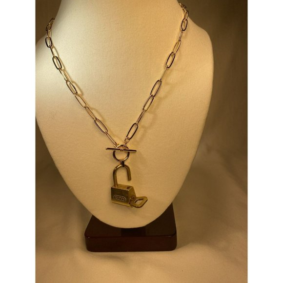 Vintage Gucci Lock and Key layered toggle necklace & chain w/ bag - Picture 5 of 8